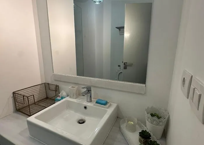 Luxurious Ground Floor *